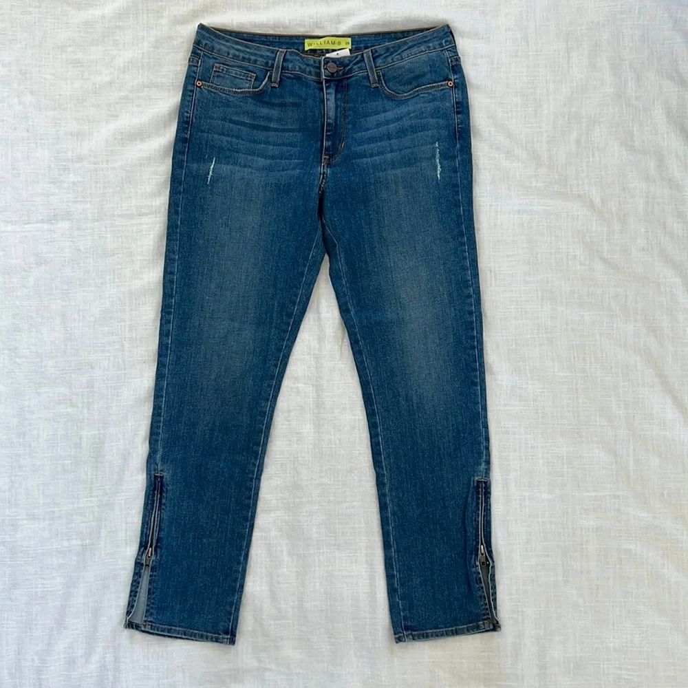 William B size 29 medium wash zipper slit slim straight leg jean. New with tag